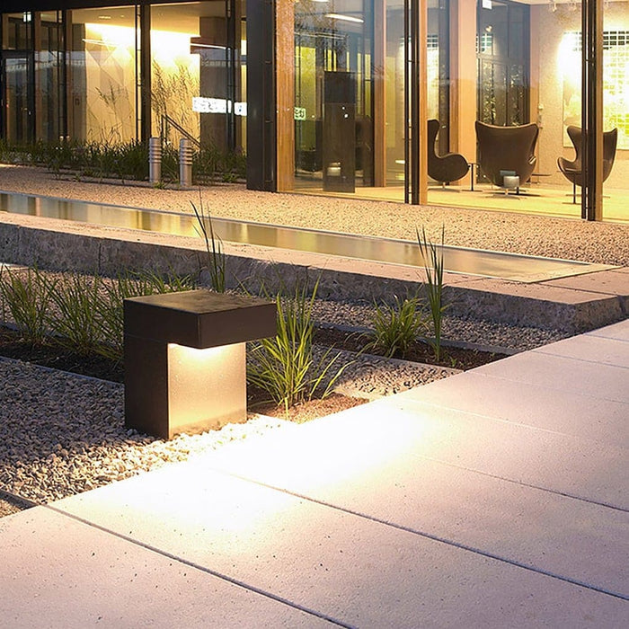 Solar-Powered Modern Outdoor Lamp for Villa Courtyards, Park Lawns, and Paths, Energy-Saving, Durable, Weather-Resistant with Automatic Night Activation-ErisView-13